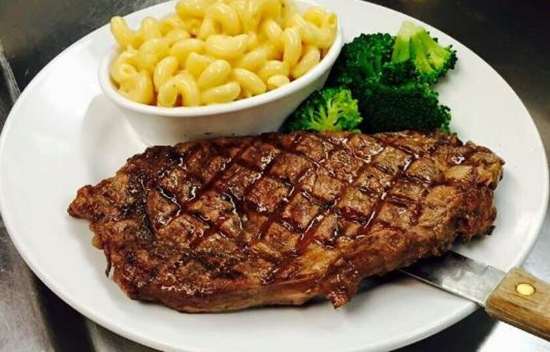 Outlaws Bar and Grill